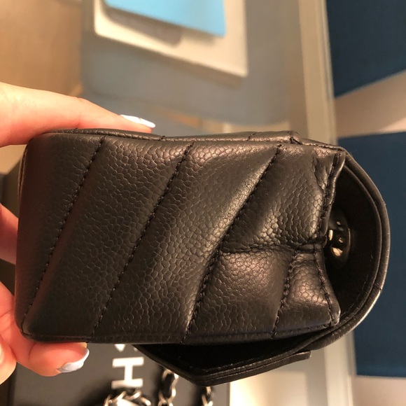 Chanel mini classic flap bag (square) in Chevron - Picture 4 of 8